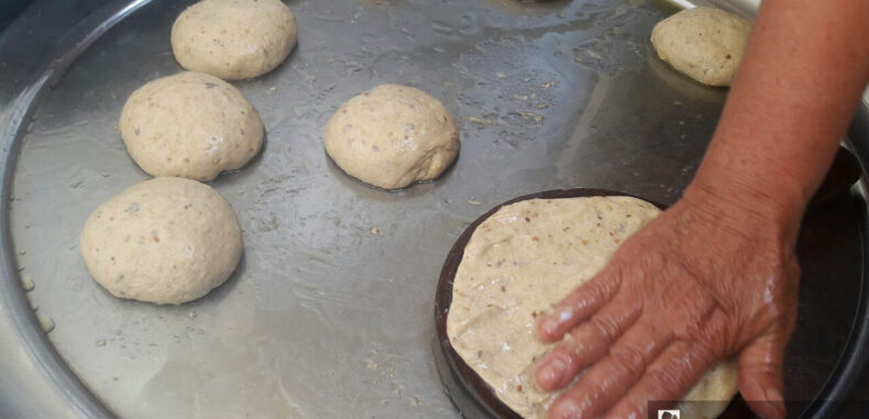 غلاء الغاز المنزلي يمنع نساء درعا من صنع حلويات العيد