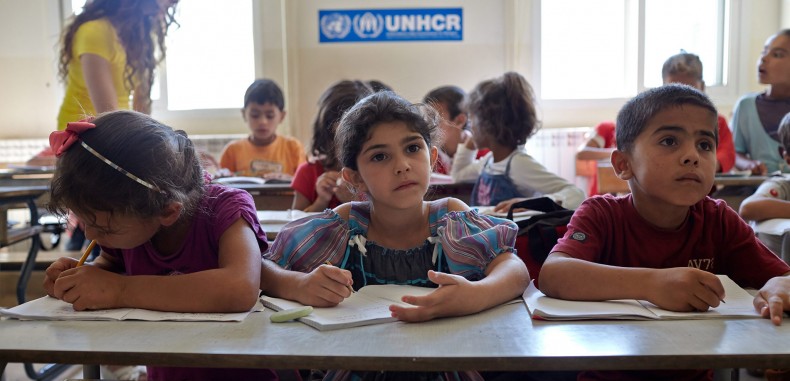 تعليم الأطفال اللاجئين في تركيا ولبنان والأردن ..