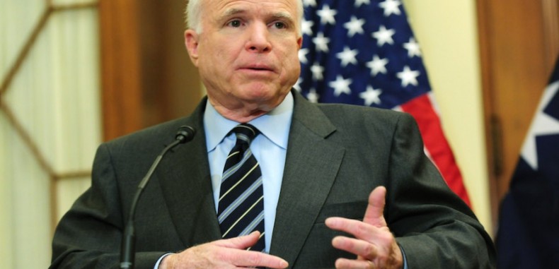 ماكين : الشعب السوري لا يمكنه تحديد مصير الأسد في الوقت الذي يذبحون فيه ..