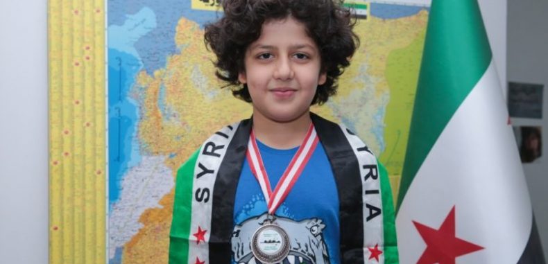طفل سوري يحصل على الميدالية البرونزية في بطولة دولية للكارتيه