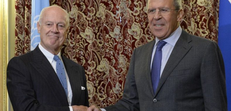 موسكو ترفض انتقادات المعارضة لديمستورا وتتهمها باستغلال جنيف لطلب رحيل الأسد