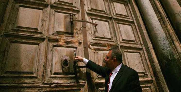 أمين مفتاح كنيسة القيامة في القدس يعلن رفضه استقبال نائب الرئيس الأمريكي