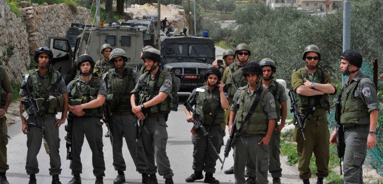 قوات إسرائيلية تقتل فلسطينيين اثنين في اشتباكات في غزة والضفة