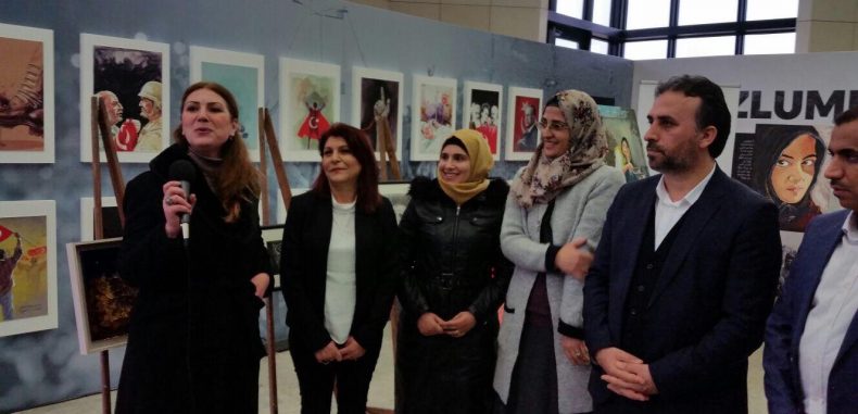 يوم المرأة العالمي سوريات يلوّن معرض اسطنبول للكتاب بلوحاتهن