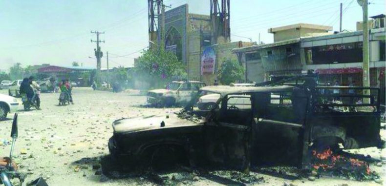 قتلى بصدامات في مدينة إيرانية: متظاهرون يهتفون «عدوّنا هنا»