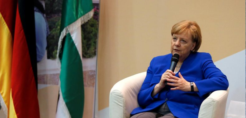 ميركل تؤكد: لن نشارك بإعادة إعمار سوريا دون حل سياسي