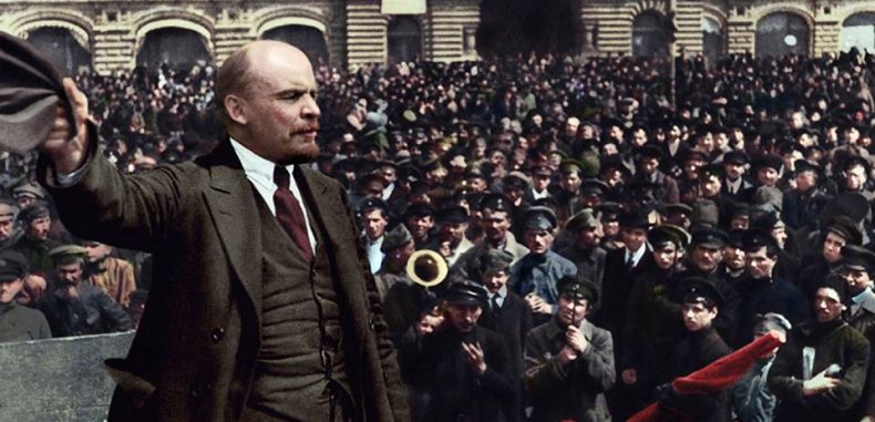 كتب لينين في مؤلفه (برنامجنا) :