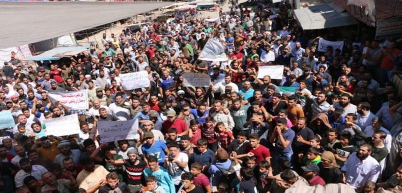 خمسون نقطة تظاهر في محافظة إدلب رفضًا للعدوان الروسي الأسدي