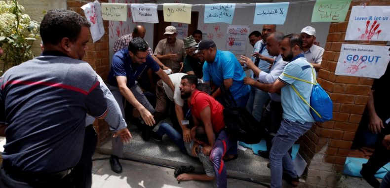 احتجاجات في مقر وكالة «أونروا» في غزة