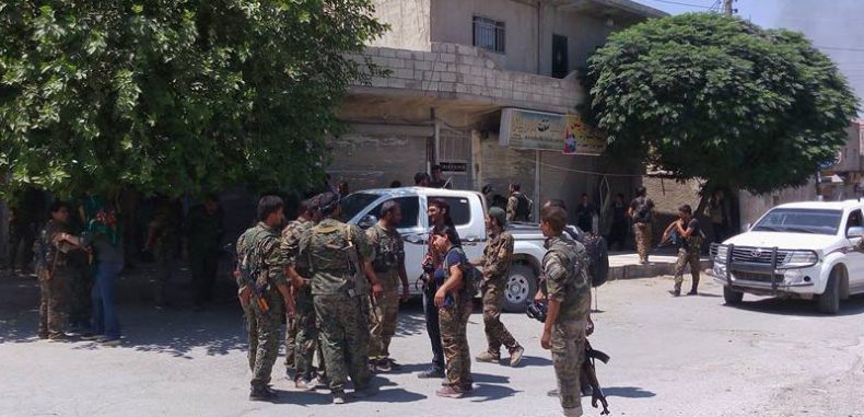 “قسد” تعتقل 6 أشخاص شمالي الرقة بتهمة التعامل مع الجيش الوطني