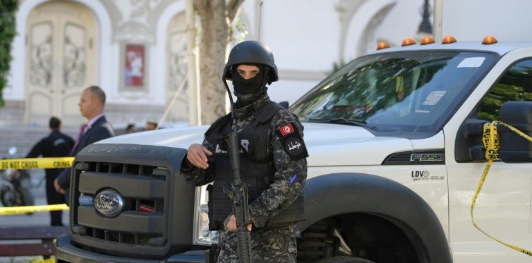 تونس: الانتحارية جامعية والأحزاب تندد بـ «العمل الجبان»