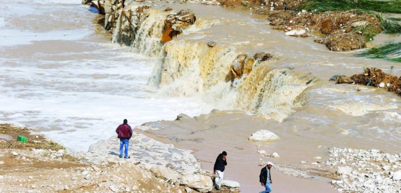 عمّان: 12 قتيلاً ضحايا السيول وبحث عن مفقودين
