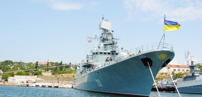 أوكرانيا تتهم روسيا بإطلاق النار على بعض سفنها في البحر الأسود