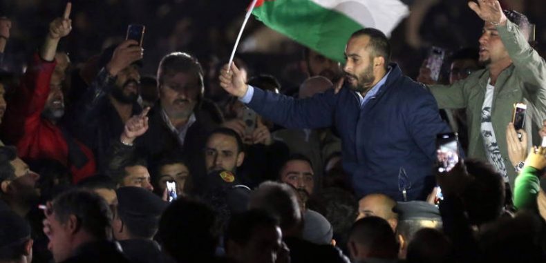 مئات الأردنيين يتظاهرون احتجاجا على قانون جديد للضريبة
