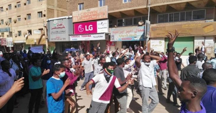 صحيفة بريطانية: مرتزقة روس يساعدون البشير على قمع المتظاهرين -إبراهم درويش