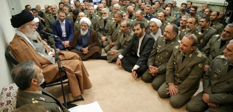 إيران تنأى عن إقرار قائد متقاعد في “الحرس” بالتعاون مع “القاعدة” في البوسنة