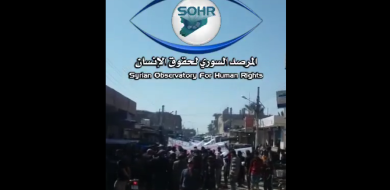 “اليوم تظاهرة.. وغداً انتفاضة” لليوم الثاني على التوالي مظاهرات مناوئة لقوات سوريا الديمقراطية ضمن مناطق سيطرتها بريف دير الزور