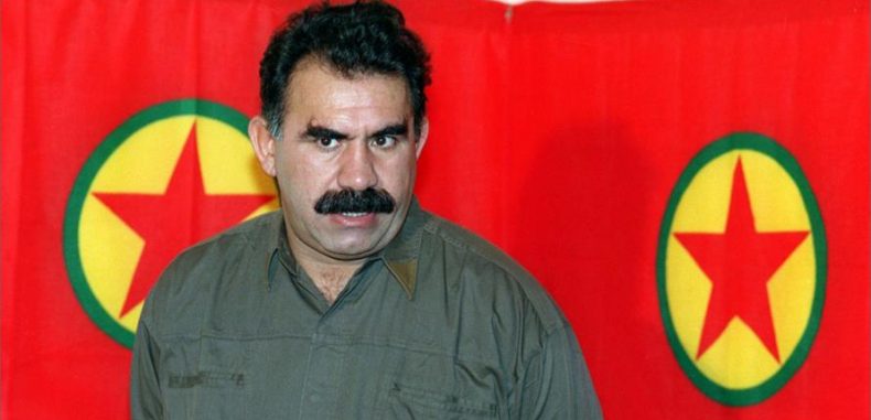 بعد لقائهم بموكّلهم.. محامو أوجلان يدلون بتصريح صحفي