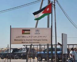 تفكيك مخيمات السوريين في الأردن