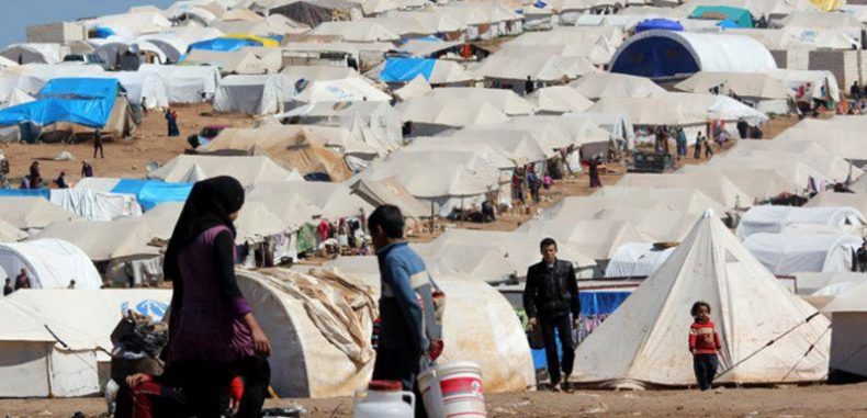مخيمات الشمال السوري تغصّ بالنازحين