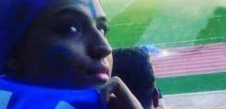 فتاة إيران الزرقاء.. دفن سري ونار “تلفح القيود”