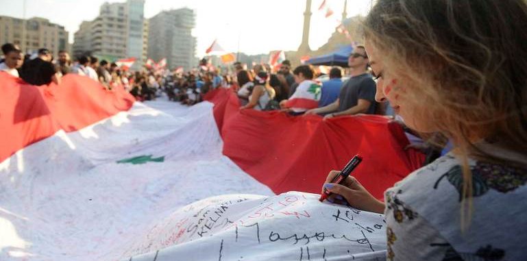 الصحافة الأجنبية: طفح كيل اللبنانيين والمشهد الطائفي انتهى