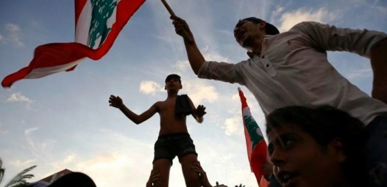 على حافة الهاوية.. لبنان أمام يوم الحساب بسبب الفساد