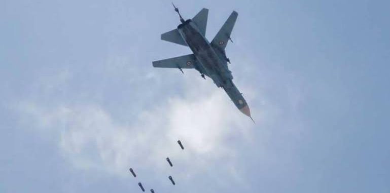 طائرات النظام تستهدف الأسواق الشعبية في إدلب وترتكب مجزرة في معرة النعمان