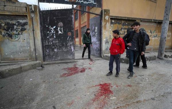 أربعة أطفال وامرأة من بين ثمانية شهداء ضحايا مجزرة بمدرسة بلدة “سرمين”