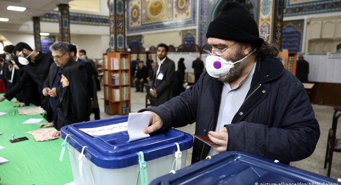 – إقبال فاتر على الانتخابات الإيرانية وسط توقعات بسيطرة المحافظين