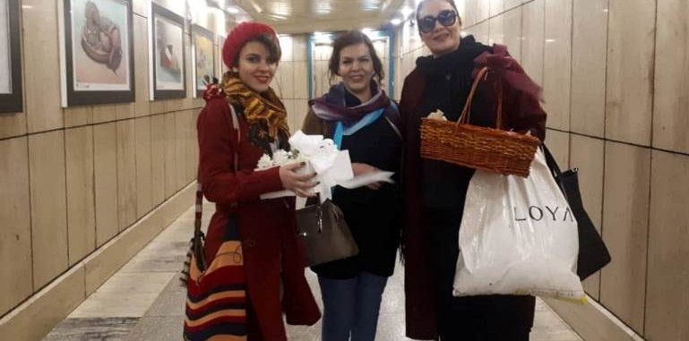 إيران: السجن للسافرات حاملات الورود