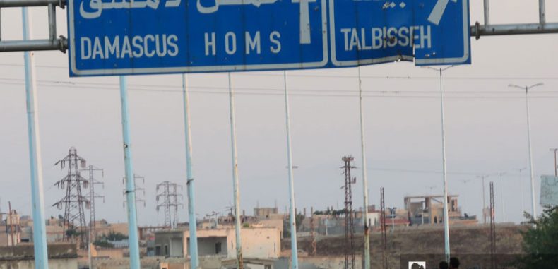 حمص.. هجمات تستهدف 3 حواجز للأسد في “تلبيسة”