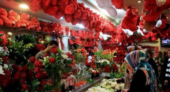 هل أنجح وتنجحون في السير على شفرة الحب؟! – فلورنس غزلان