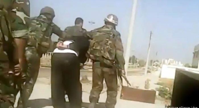 خلال شهر نيسان رغم مرسوم “العفو” الأخير.. 138 حالة اعتقال تعسفي في سوريا