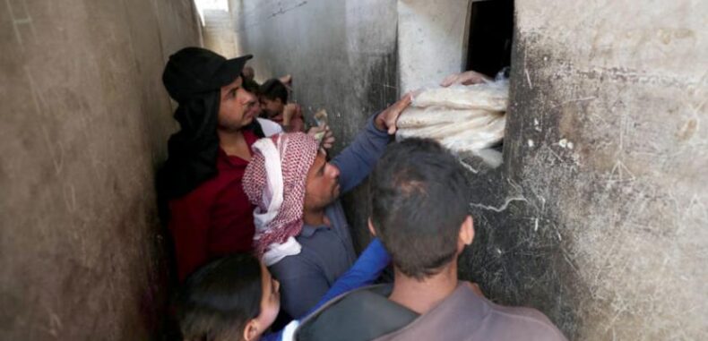 شبح الجوع يلاحق سوريين على وقع انهيار قيمة الليرة