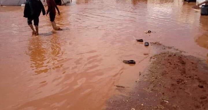 الأمطار تتسبب بكارثة إنسانية في مخيمات شمال سوريا