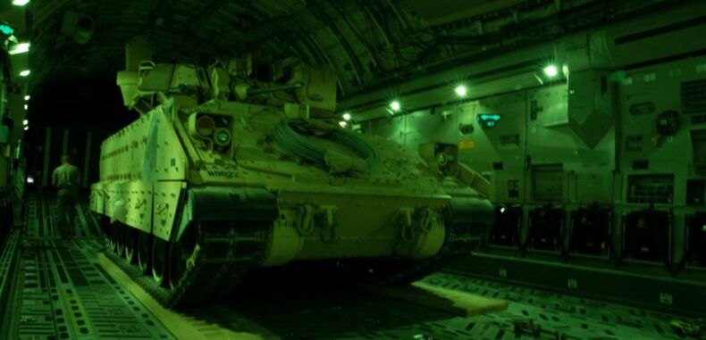 “لا نسعى لصراع مع دولة أخرى”.. أمريكا تنشر وحدات من المدرعات القتالية في سوريا