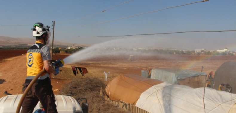 حالات إغماء بـ مخيمات الشمال السوري.. والدفاع المدني يتحرك لمواجهة موجة الحر الشديدة
