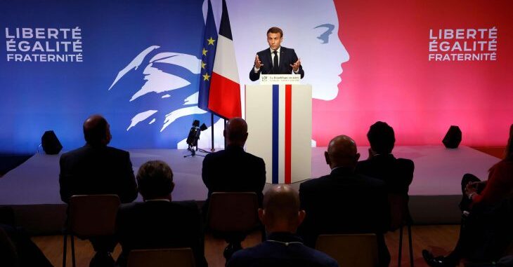 فورين بوليسي: إسلام ماكرون “المتنور” نابع من سوء فهم للدين وسيقود لمشاكل أكبر