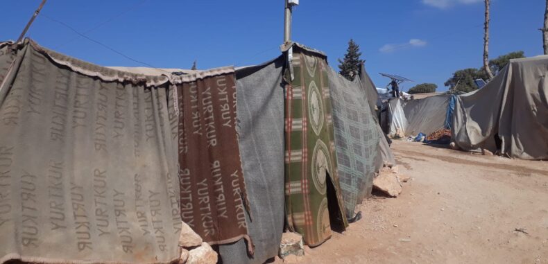  الرقة.. المخيمات العشوائية تفتقر لأدنى مقومات الحياة!